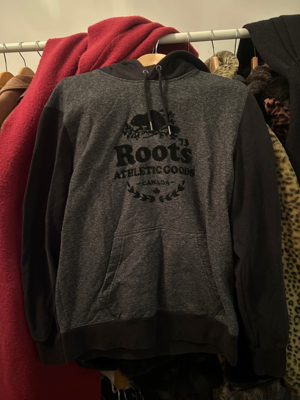 Roots Men's Charcoal Gray & Black Pullover Hoodie
